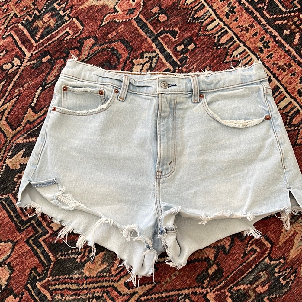 Abercrombie & Fitch The Mom Short High Rise